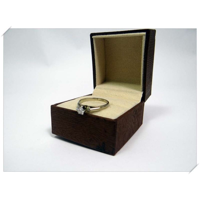 Pierścionek cert (wycena 4700) p 750 waga (g): 2,02