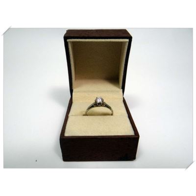 Pierścionek cert (wycena 4700) p 750 waga (g): 2,02