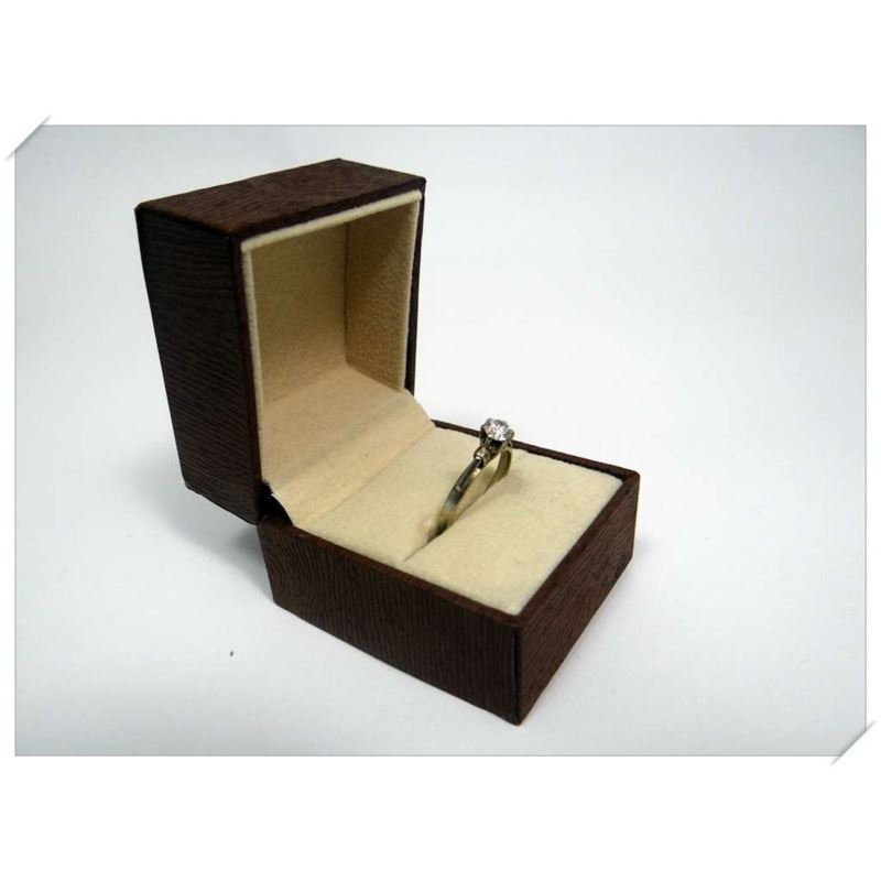 Pierścionek cert (wycena 4700) p 750 waga (g): 2,02