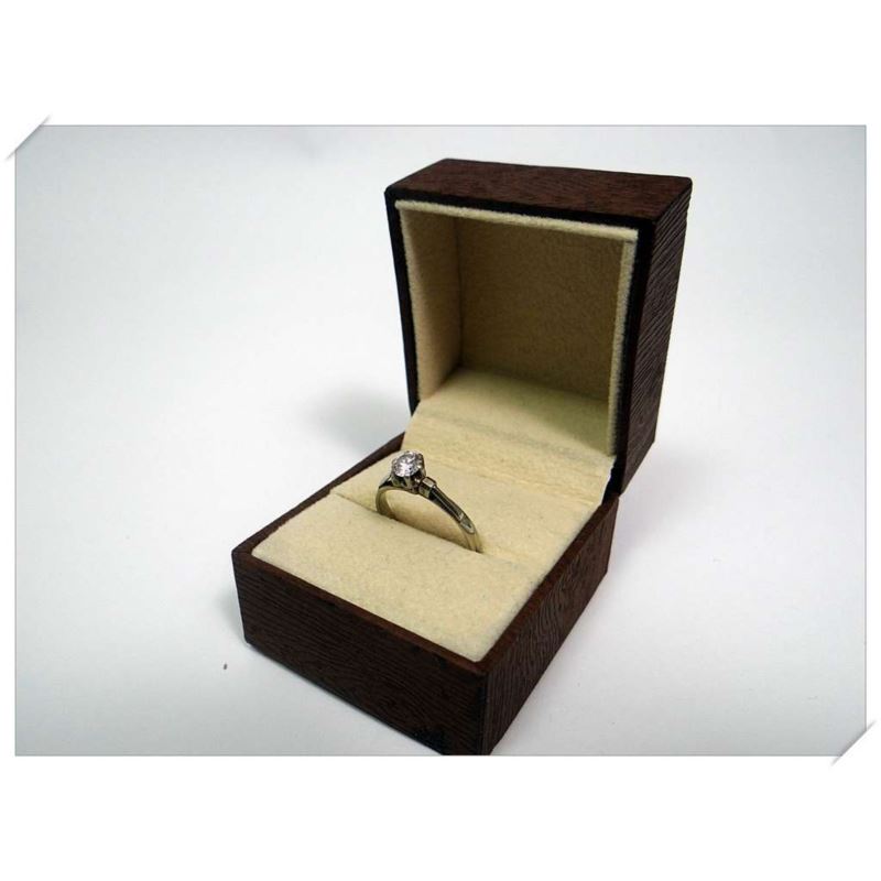 Pierścionek cert (wycena 4700) p 750 waga (g): 2,02