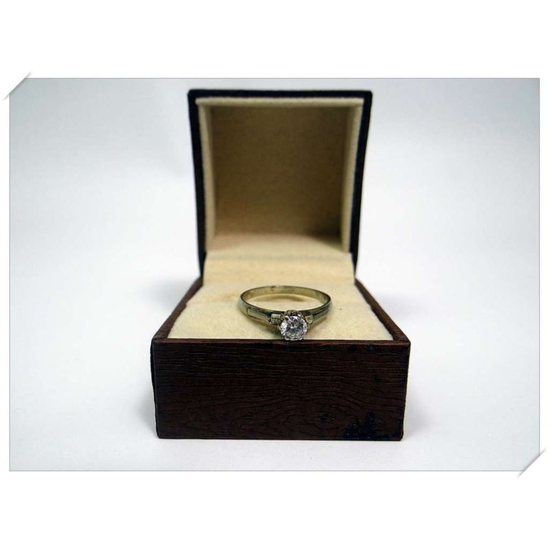 Pierścionek cert (wycena 4700) p 750 waga (g): 2,02