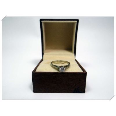 Pierścionek cert (wycena 4700) p 750 waga (g): 2,02