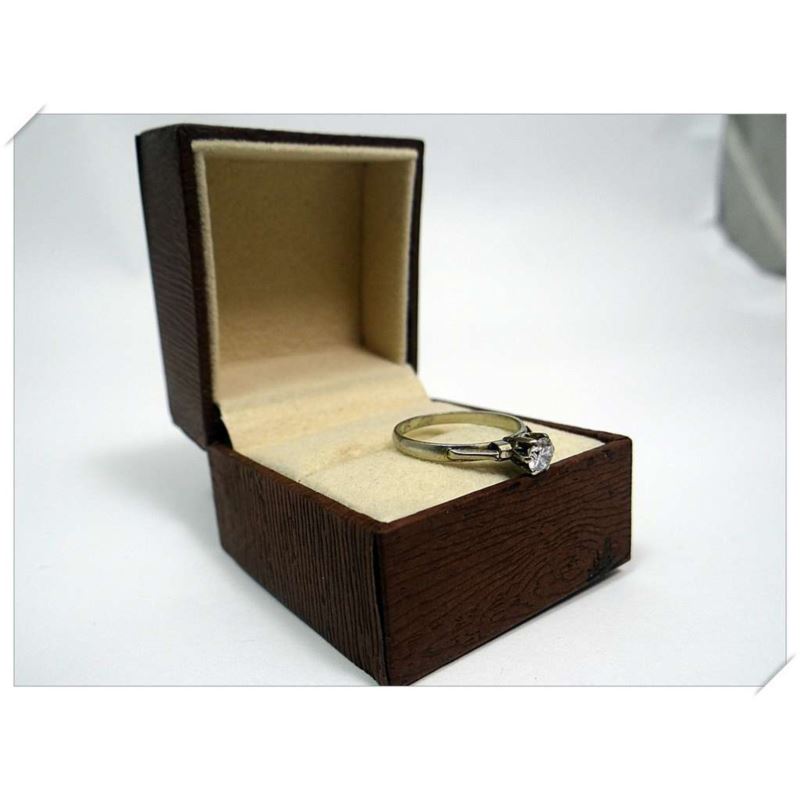 Pierścionek cert (wycena 4700) p 750 waga (g): 2,02