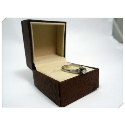 Pierścionek cert (wycena 4700) p 750 waga (g): 2,02