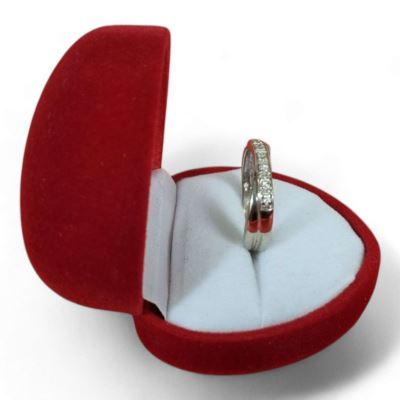 Pierścionek z białego złota brylanty 2.82g pr.585 r.14 wyc: 1800