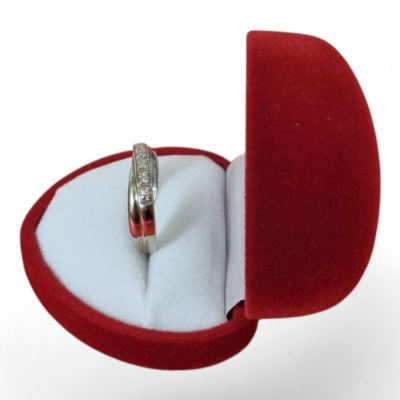 Pierścionek z białego złota brylanty 2.82g pr.585 r.14 wyc: 1800