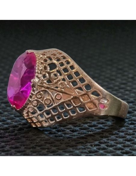 Złoty pierścionek z czerwonym kamieniem 3,87g pr.585 r.18