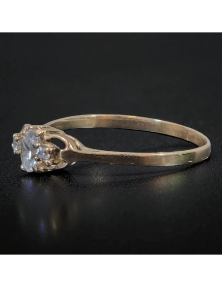 Pierścionek z Trzema Cyrkoniami 1.22g pr.585 r.18