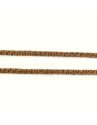 Łańcuch koloru złotego