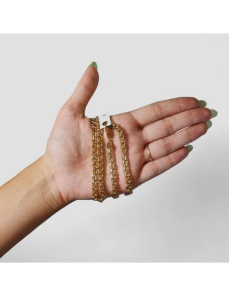 Łańcuch koloru złotego