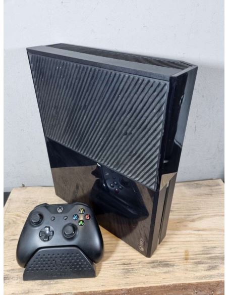 KONSOLA XBOX ONE 1540 500 GB + PAD i okablowanie (uszkodzony PAD, pęknięty) +Stacja dokująca VENOM VS2880 Xbox Series X/S