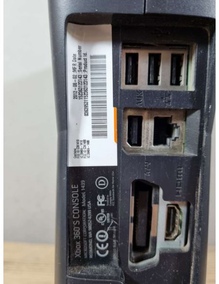 Konsola Microsoft Xbox 360 Slim 250 GB + Kinect + 1x pad